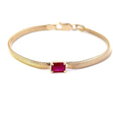 Z 91 - Pulsera de Malla Planchada con Rubí Central