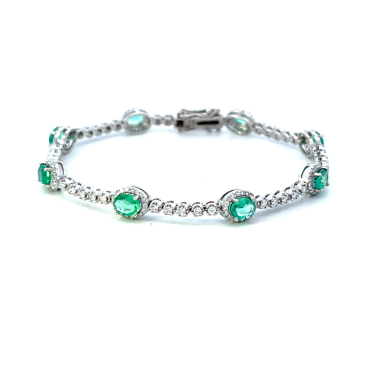 Z 92 - Brazalete Diamantes y Esmeraldas en Halo de Diamantes
