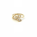 AR 211 - Anillo Tres Diamantes Bisel Oval Esmeralda Pera