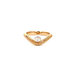 ATM 35 - Anillo Ondulado Con Diamante Oval en Realce